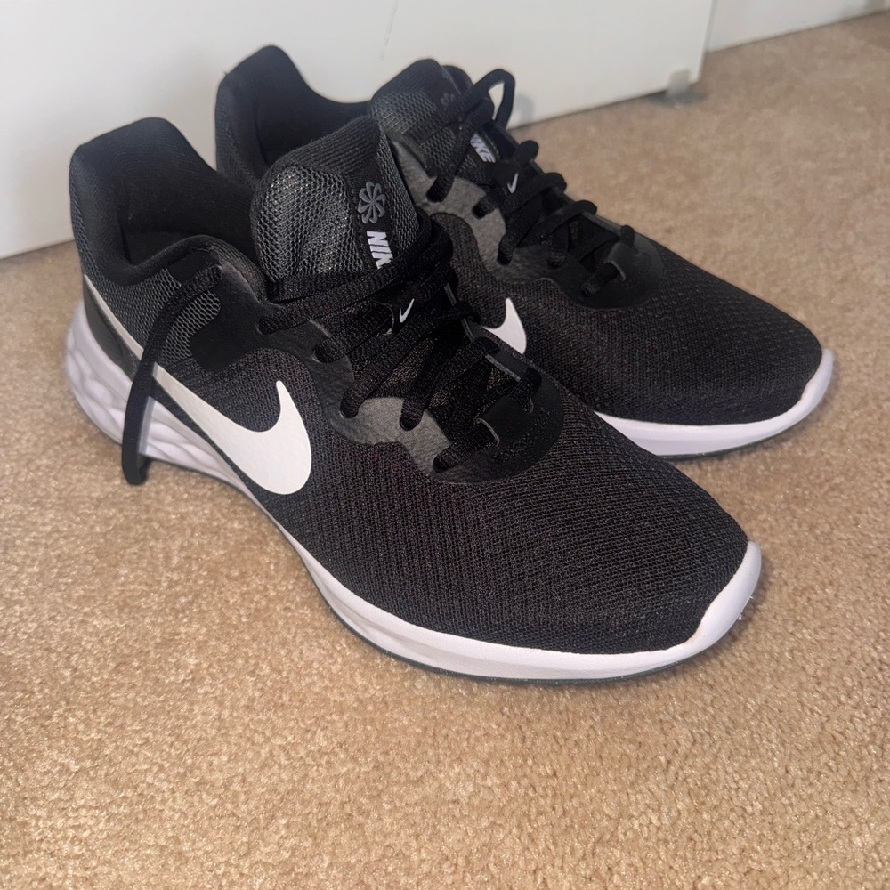 Nike Revolution 6 Women’s Running Sneaker - NWOT - Picture 2 of 7